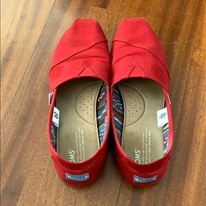 TOMS - red
